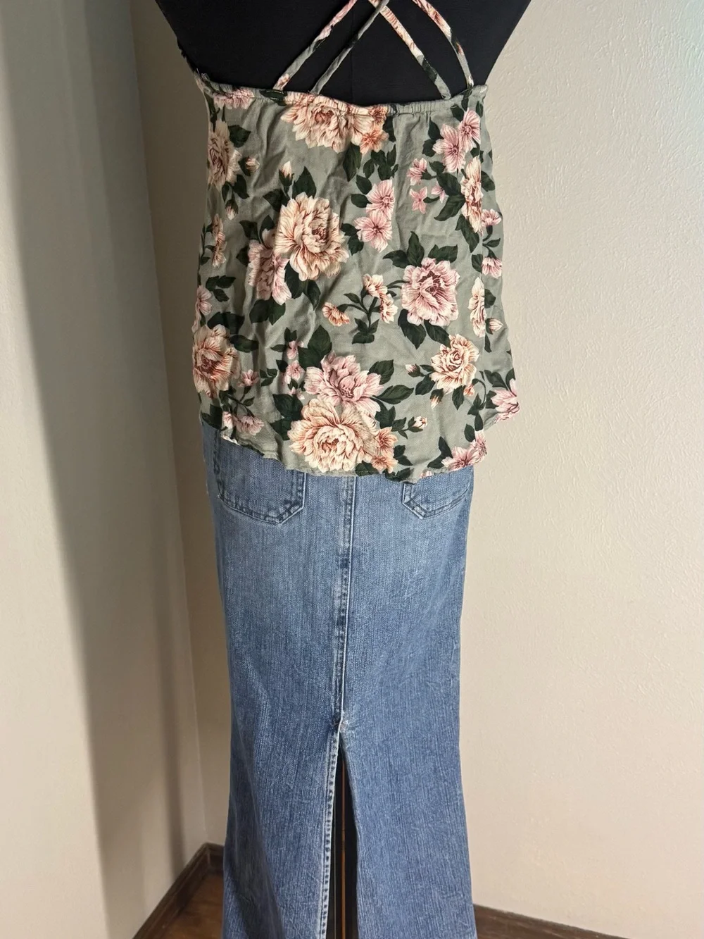 American Eagle Green Floral Tank Top